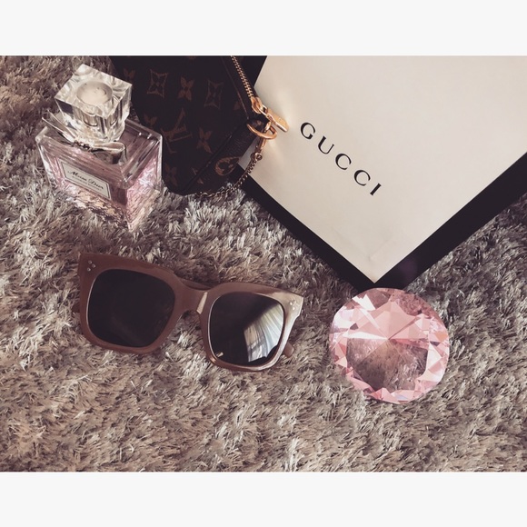 Accessories - [boutique] sunglasses